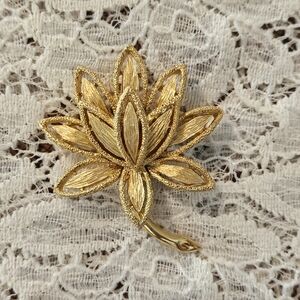 Vintage Avon Lotus Flower Brooch Gold Toned